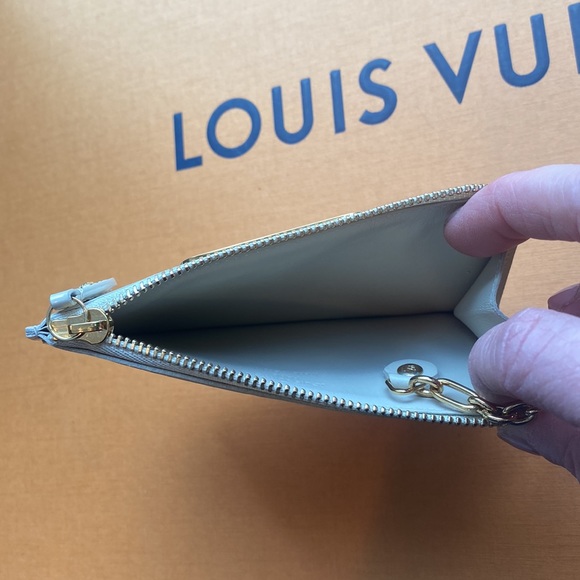 Louis Vuitton Pouchette Cles Blanc Corail 💛 - Picture 7 of 12